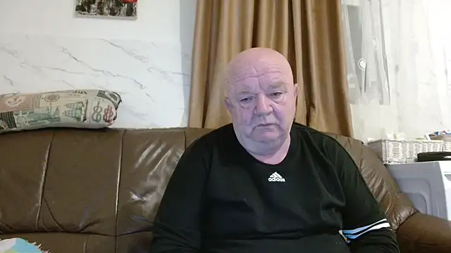 Snapshot of fullballs6 chatting on 02.26.26 fullballs6 online show from 02.26.26