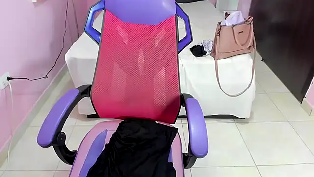 Snapshot of mommy_whore_slut chatting on 03.12.25 mommy whore slut online show from 03.12.25