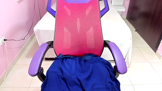 Snapshot of mommy_whore_slut chatting on 03.14.25 mommy whore slut online show from 03.14.25