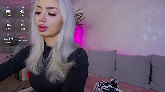 Snapshot of BambiAndAyline chatting on 01.16.25 BambiAndAyline online show from 01.16.25