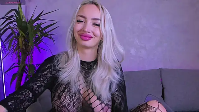 Snapshot of BambiAndAyline chatting on 02.06.25 BambiAndAyline online show from 02.06.25