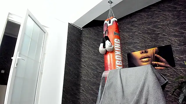 leonardsmith01 online show from 02.14.25