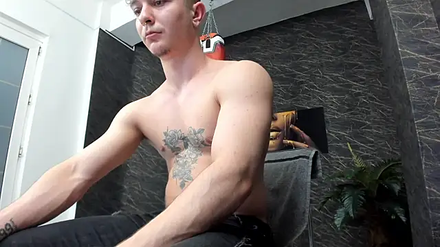 leonardsmith01 online show from 02.14.25