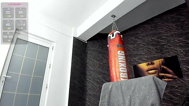 leonardsmith01 online show from 02.16.25