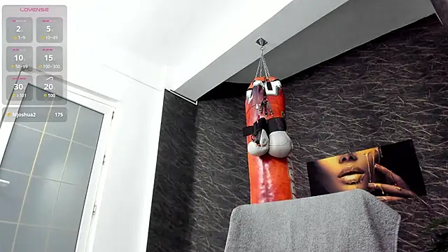 leonardsmith01 online show from 02.17.25