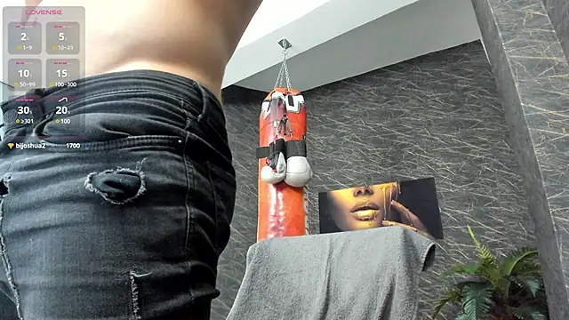 leonardsmith01 online show from 02.18.25