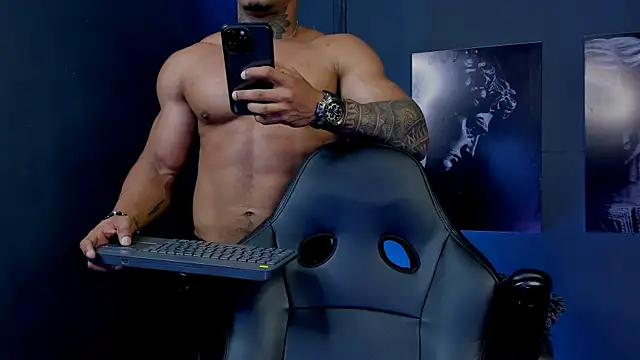 Snapshot of bradley_smith chatting on 04.23.26 bradley smith online show from 04.23.26