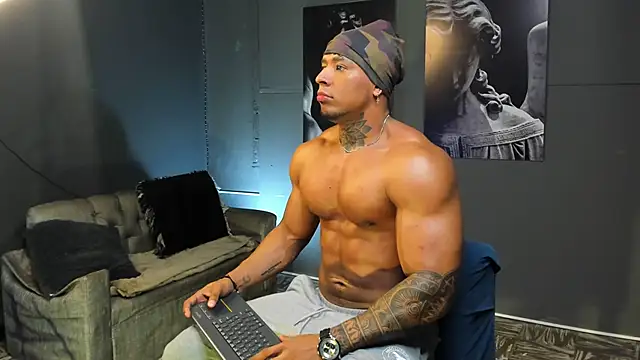 Snapshot of bradley_smith chatting on 05.16.26 bradley smith online show from 05.16.26