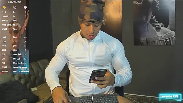 Snapshot of bradley_smith chatting on 05.27.26 bradley smith online show from 05.27.26