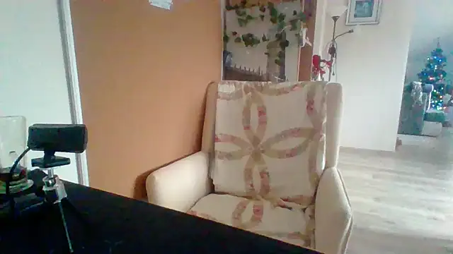 Snapshot of ReifeVenna chatting on 12.27.24 ReifeVenna online show from 12.27.24