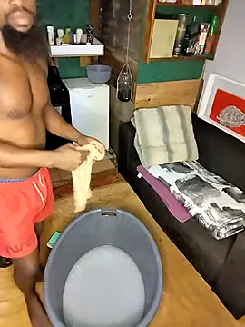 Snapshot of Chocolate_factory_man chatting on 03.14.25 Chocolate factory man online show from 03.14.25