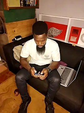 Snapshot of Chocolate_factory_man chatting on 03.17.25 Chocolate factory man online show from 03.17.25