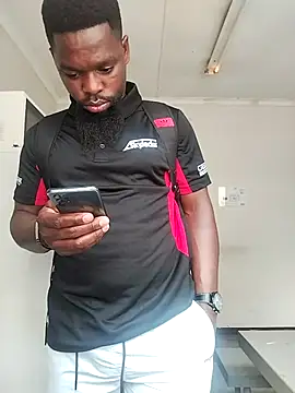 Snapshot of Chocolate_factory_man chatting on 10.17.25 Chocolate factory man online show from 10.17.25