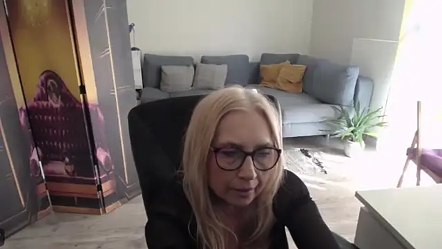Snapshot of sofia_xkiss chatting on 04.21.26 sofia xkiss online show from 04.21.26