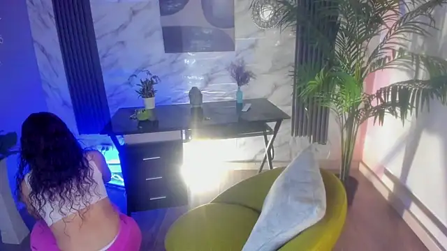 Snapshot of SofiaGomez420 chatting on 02.06.25 SofiaGomez420 online show from 02.06.25