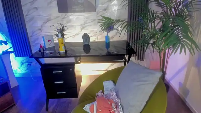 Snapshot of SofiaGomez420 chatting on 02.08.25 SofiaGomez420 online show from 02.08.25