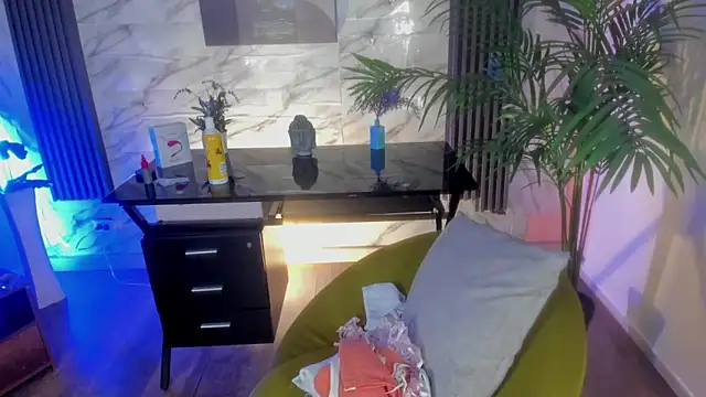 Snapshot of SofiaGomez420 chatting on 02.08.25 SofiaGomez420 online show from 02.08.25