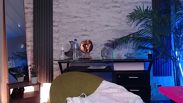 Snapshot of SofiaGomez420 chatting on 03.22.25 SofiaGomez420 online show from 03.22.25