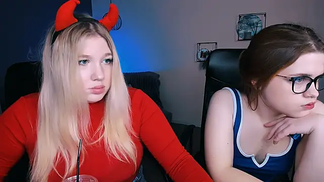 juli kisss online show from 03.16.25