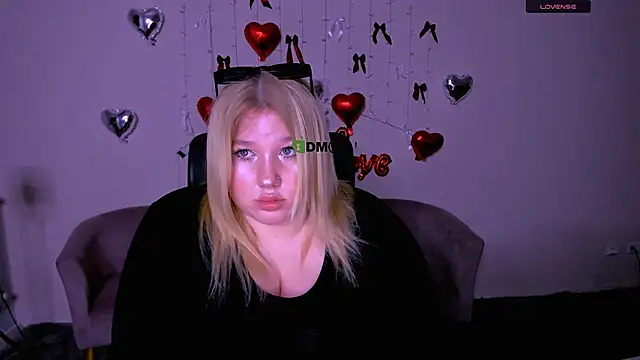 juli kisss online show from 02.14.26