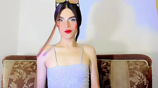 Snapshot of TatiGil chatting on 10.04.25 TatiGil online show from 10.04.25