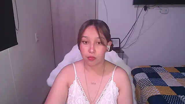 Skarlet Adams28 online show from 10.27.25