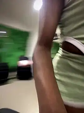 Snapshot of Thyana_LS chatting on 12.04.24 Thyana LS online show from 12.04.24