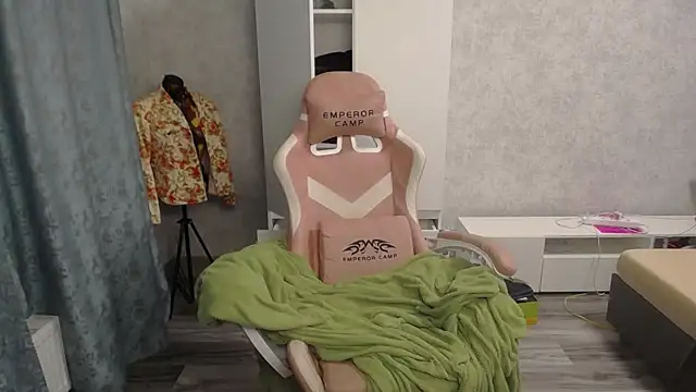 Snapshot of sweetserenity5 chatting on 02.14.25 sweetserenity5 online show from 02.14.25