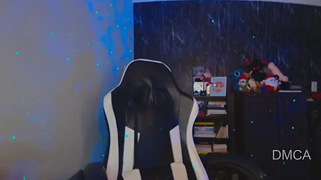 Snapshot of Drea_Foox chatting on 12.19.24 Drea Foox online show from 12.19.24