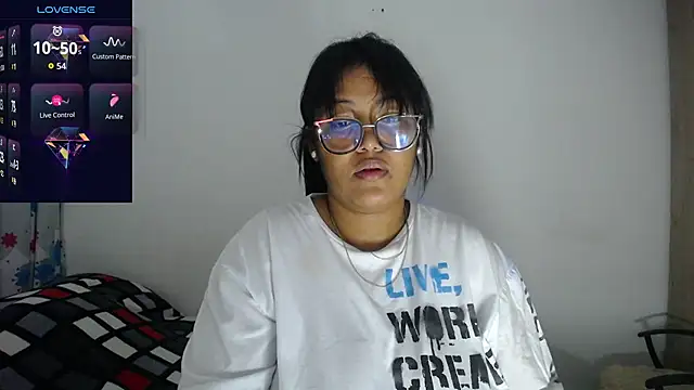 Snapshot of miajoseph_ chatting on 10.27.25 miajoseph online show from 10.27.25