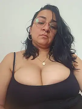 Snapshot of paulinaDiaz1 chatting on 05.12.26 paulinaDiaz1 online show from 05.12.26