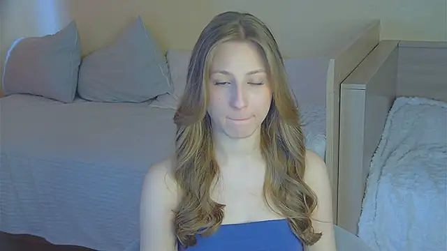 Snapshot of BritneyCruze chatting on 04.22.26 BritneyCruze online show from 04.22.26