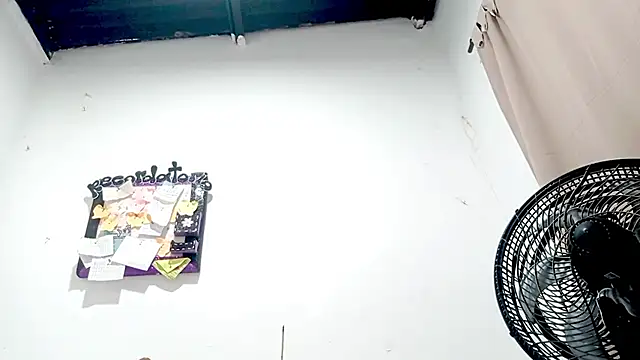 PetiteIvoryQueen19 online show from 10.18.25