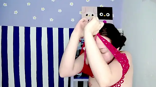 Snapshot of PetiteIvoryQueen19 chatting on 04.22.26 PetiteIvoryQueen19 online show from 04.22.26