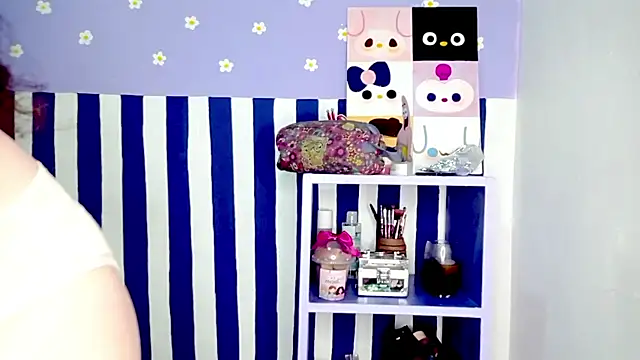 Snapshot of PetiteIvoryQueen19 chatting on 04.25.26 PetiteIvoryQueen19 online show from 04.25.26