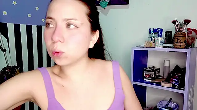 Snapshot of PetiteIvoryQueen19 chatting on 05.19.26 PetiteIvoryQueen19 online show from 05.19.26