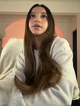 Snapshot of aly_golden_ chatting on 05.13.26 aly golden online show from 05.13.26