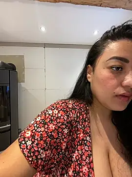 Snapshot of Alma- chatting on 12.28.24 Alma- online show from 12.28.24