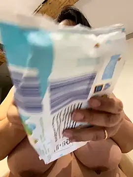 Snapshot of Alma- chatting on 01.01.25 Alma- online show from 01.01.25