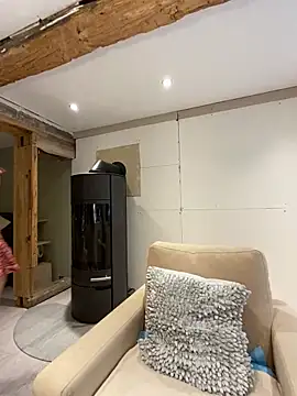 Snapshot of Alma- chatting on 01.05.25 Alma- online show from 01.05.25