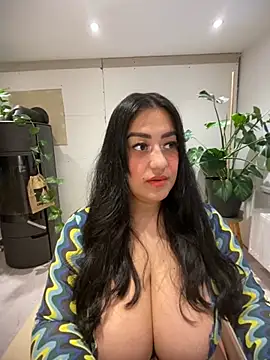 Snapshot of Alma- chatting on 10.26.25 Alma- online show from 10.26.25