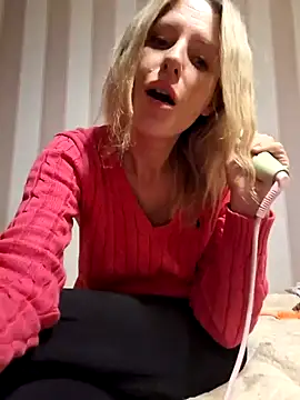 Snapshot of YourJuliena chatting on 12.31.24 YourJuliena online show from 12.31.24