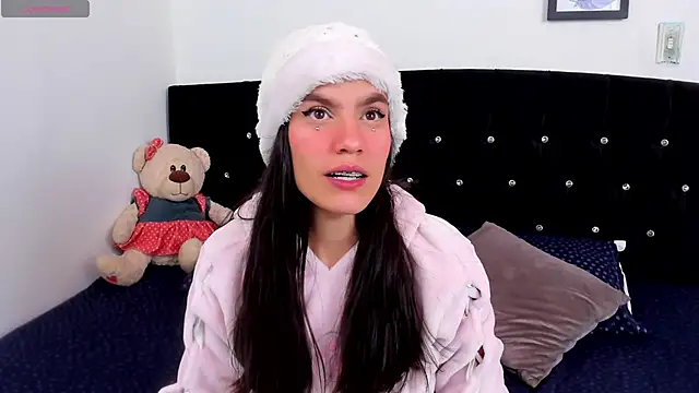 Snapshot of cleo_gh1 chatting on 12.23.24 cleo gh1 online show from 12.23.24