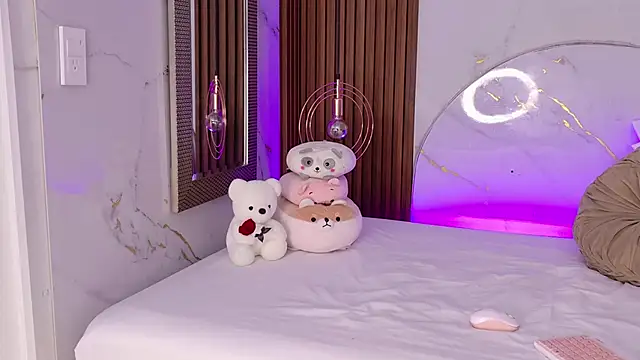 pamelajons  online show from 11.12.25