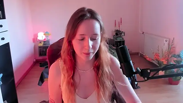 OddlyFamiliar online show from 08.04.26