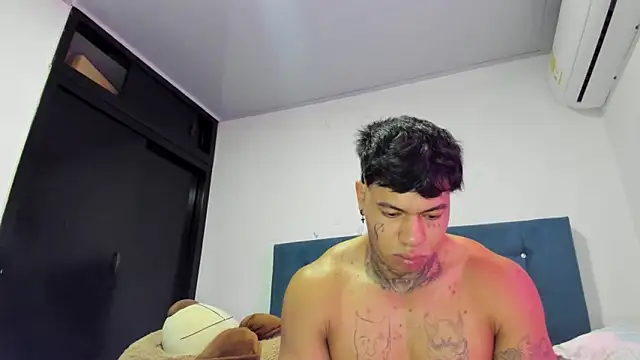 Snapshot of daamonxxx19 chatting on 02.08.26 daamonxxx19 online show from 02.08.26