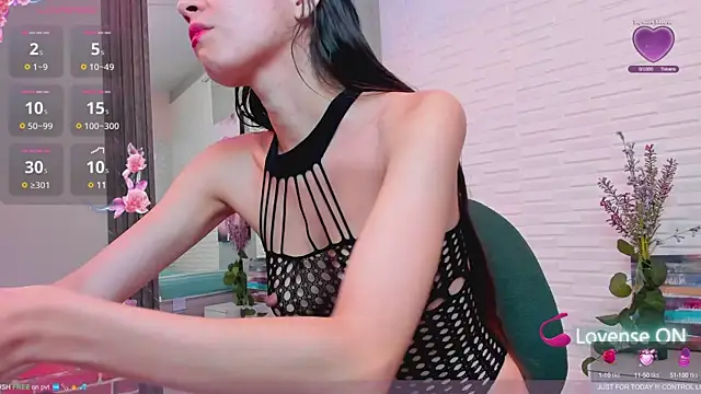 Snapshot of sweetieandjuicyy chatting on 02.05.25 sweetieandjuicyy online show from 02.05.25