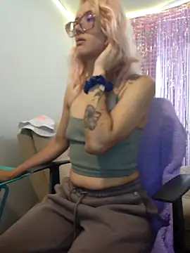 Snapshot of 911Calling chatting on 02.28.25 911Calling online show from 02.28.25