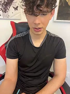 Snapshot of Angelo-cianuro- chatting on 05.19.26 Angelo-cianuro- online show from 05.19.26