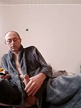 Snapshot of BesterJunge45 chatting on 01.11.25 BesterJunge45 online show from 01.11.25